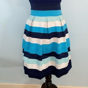 NEW YORK & CO. 7th Avenue Design Studio, multicolored flared skirt. Size XS.